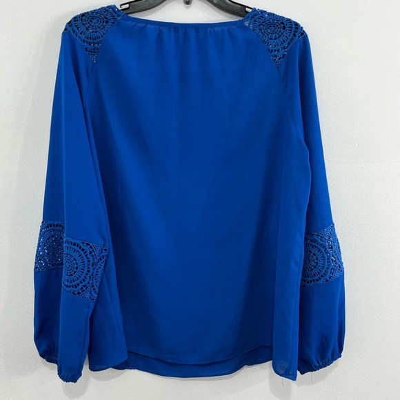 Valerie Steven’s women’s blue blouse - Picture 3 of 14